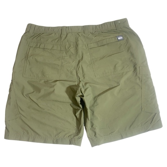 REI Green Cargo Shorts Lightweight Outdoor Essential - Picture 1 of 12